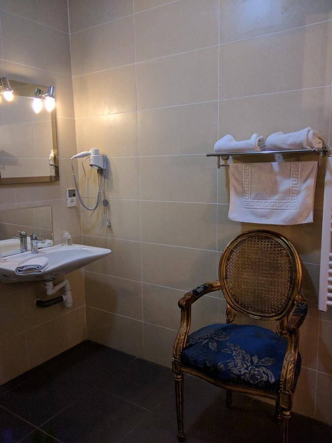 Hotel Fleur De Lys バイレウル エクステリア 写真